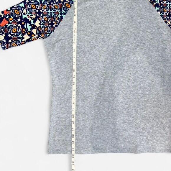 LulaRoe “Gigi” Grey and Navy Colorblock Geometric Sleeve T-shirt - Picture 5 of 7